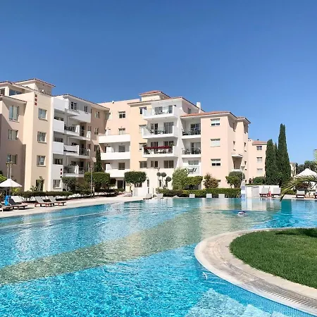 Sunny 2-bedroom - Pool, Gym & Balcony Views - Elysia Park- Center * Paphos
