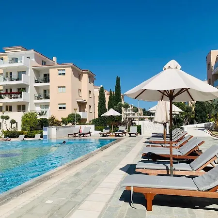 Apartmán Sunny 2-bedroom - Pool, Gym & Balcony Views - Elysia Park- Center Paphos