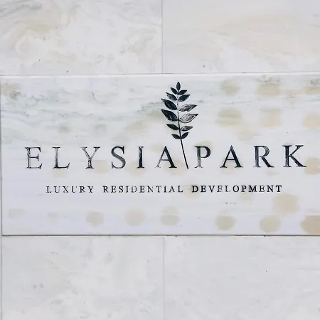 Apartmán Sunny 2-bedroom - Pool, Gym & Balcony Views - Elysia Park- Center