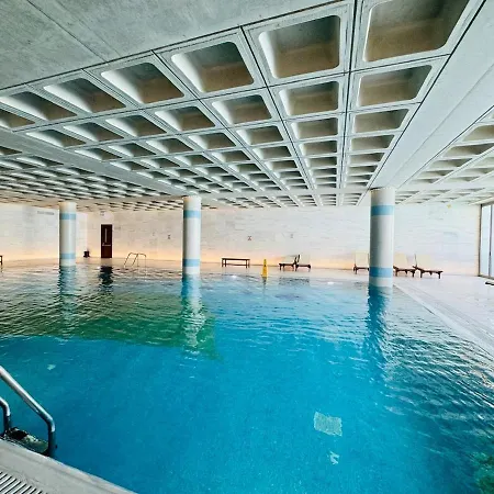 Sunny 2-bedroom - Pool, Gym & Balcony Views - Elysia Park- Center Apartmán Paphos